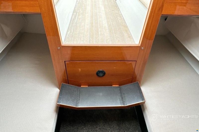 Essence Yachts 33