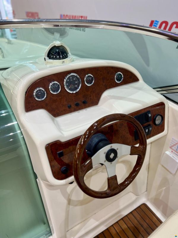 Jeanneau Runabout 755