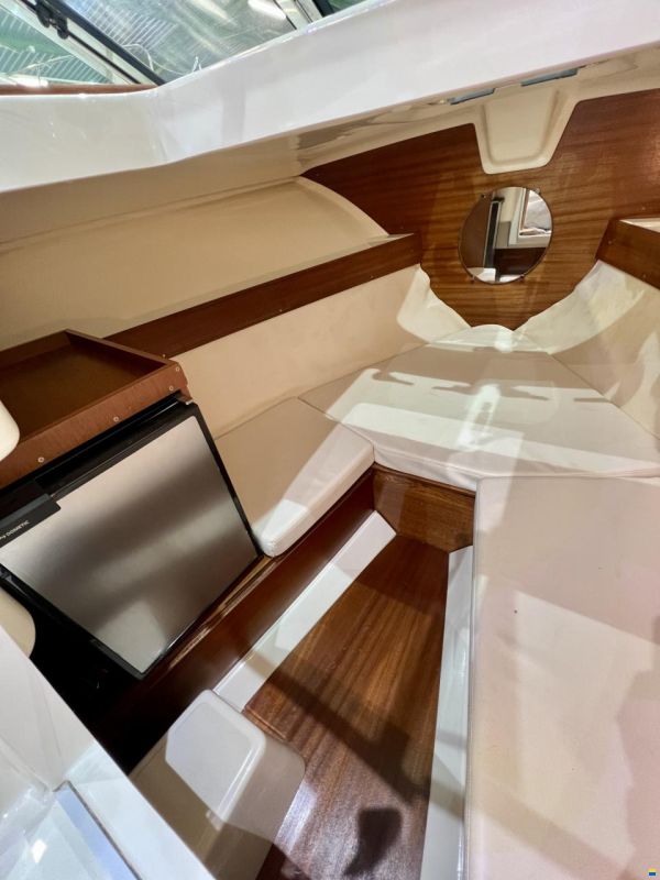 Jeanneau Runabout 755