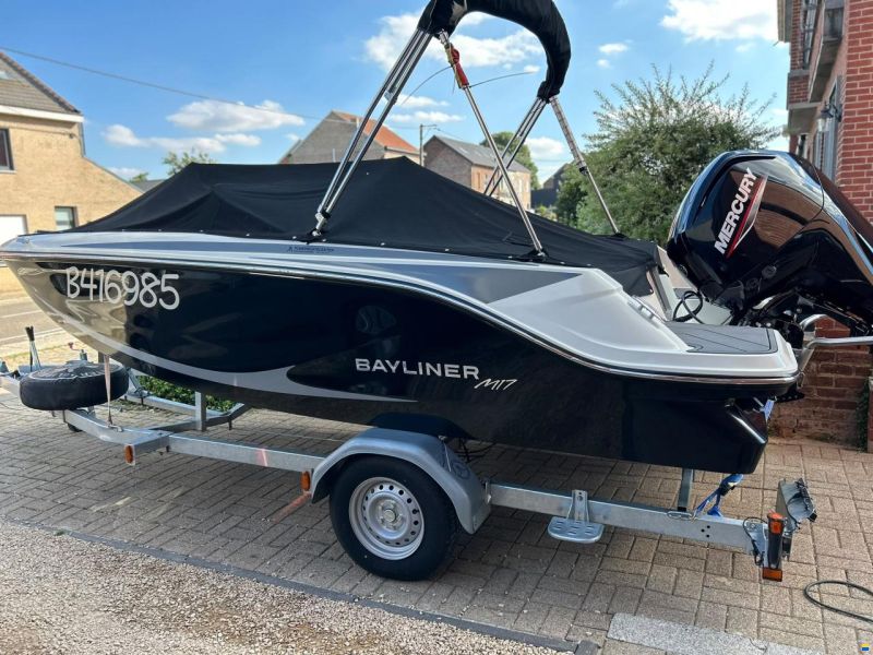 Bayliner M17