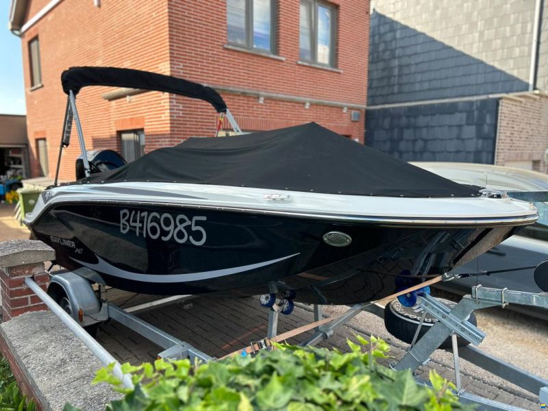 Bayliner M17