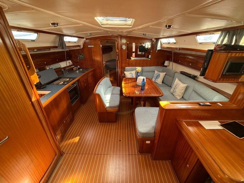 Bavaria 44
