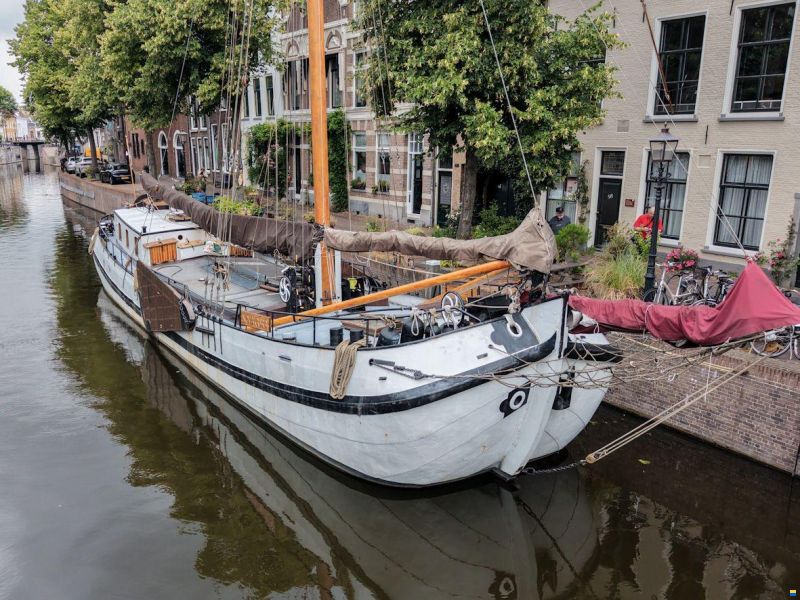 Zeetjalk met woonbestemming en CBB