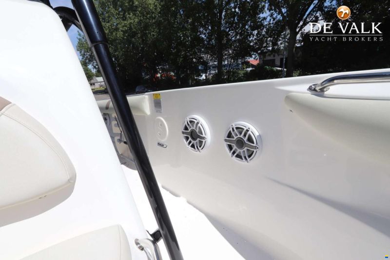 Boston Whaler 270 Outrage