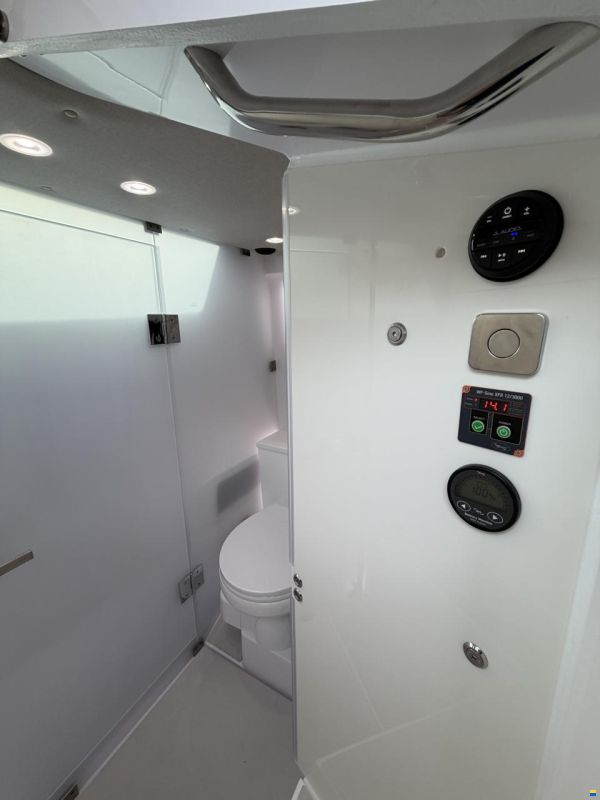 Axopar 37 XC Cross Cabin
