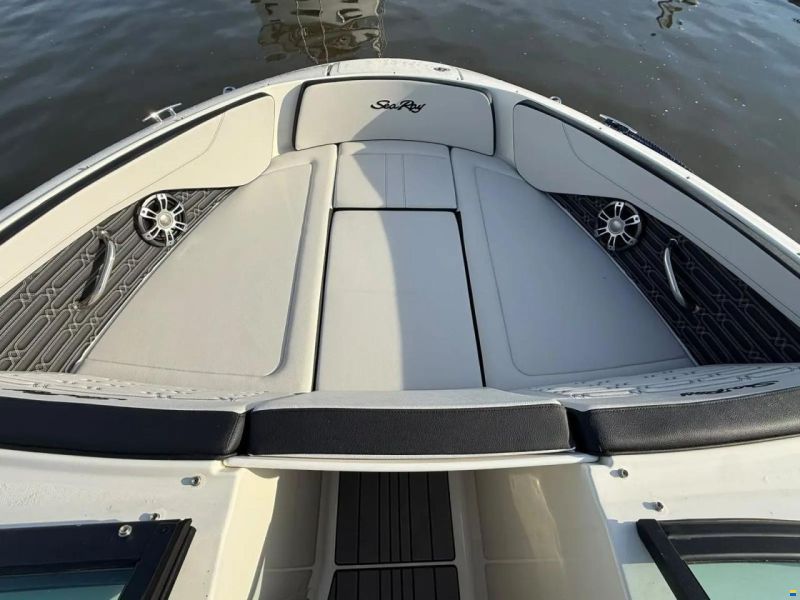 Sea Ray SPX 210