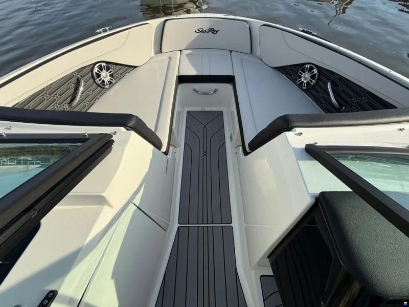 Sea Ray SPX 210