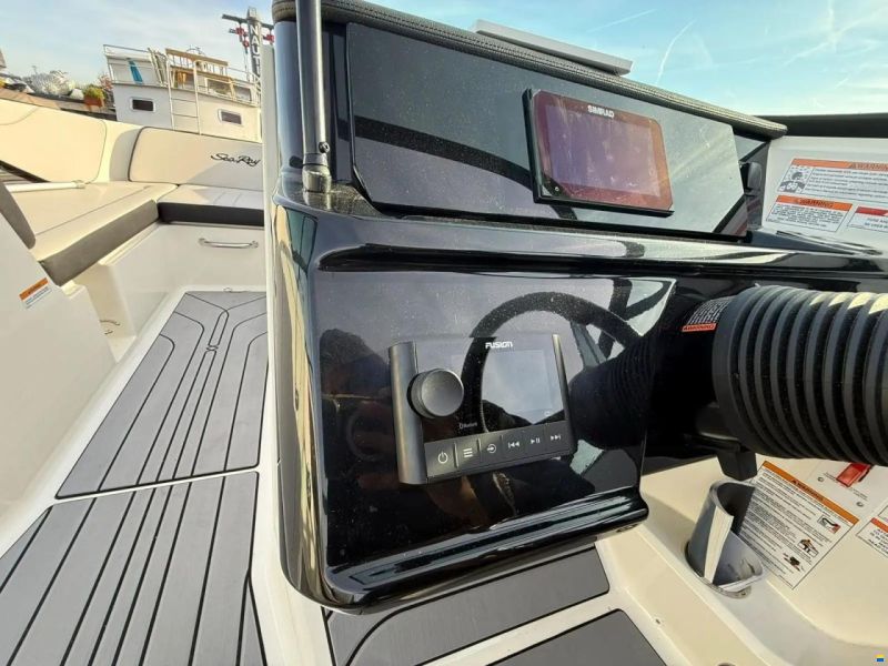 Sea Ray SPX 210