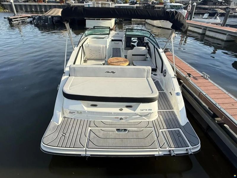 Sea Ray SPX 210