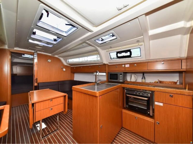 Bavaria Cruiser 37
