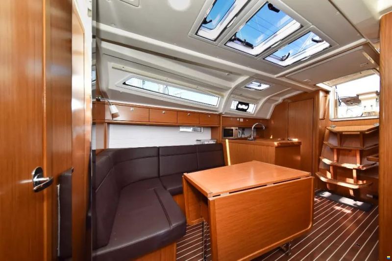 Bavaria Cruiser 37