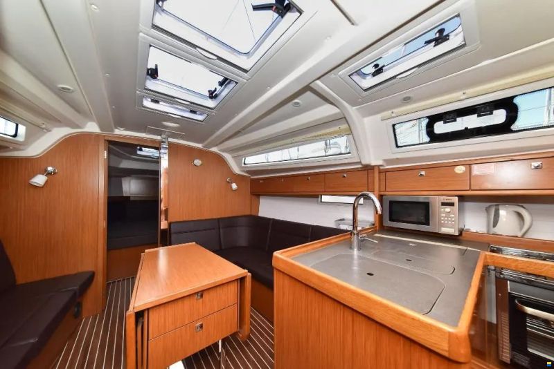 Bavaria Cruiser 37