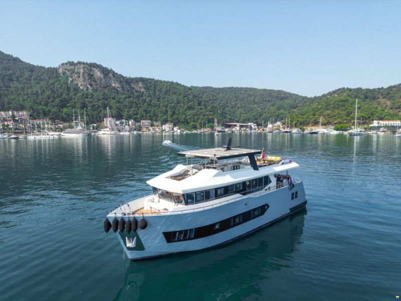 Custom Trawler 27m