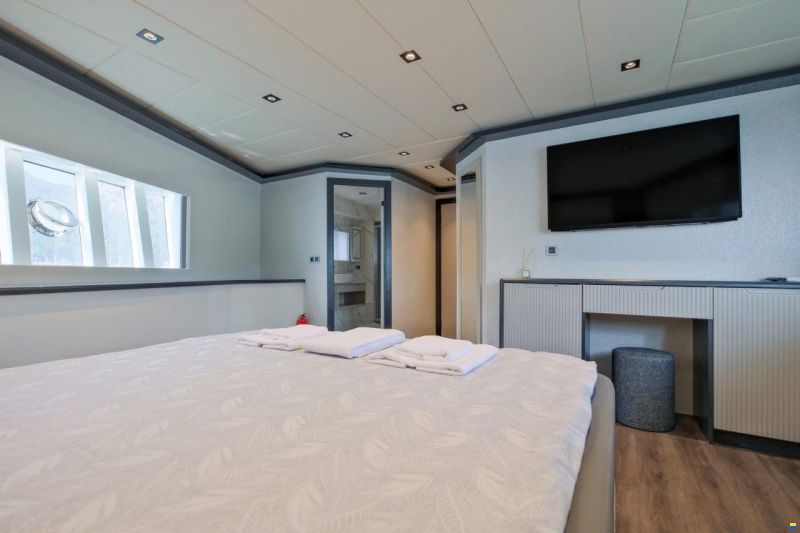 Custom Trawler 27m