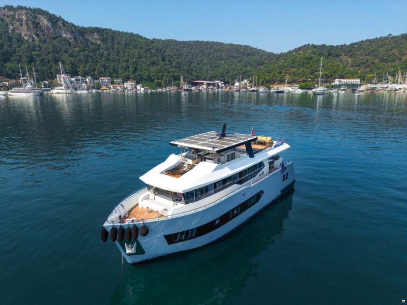 Custom Trawler 27m