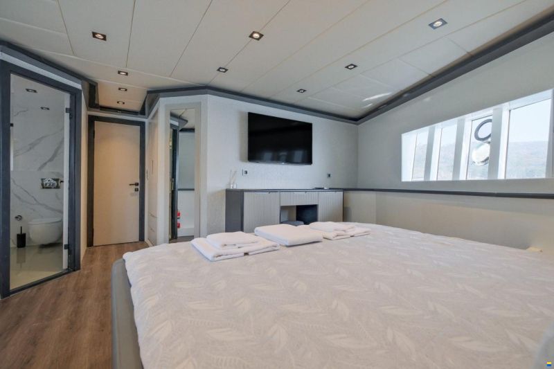 Custom Trawler 27m