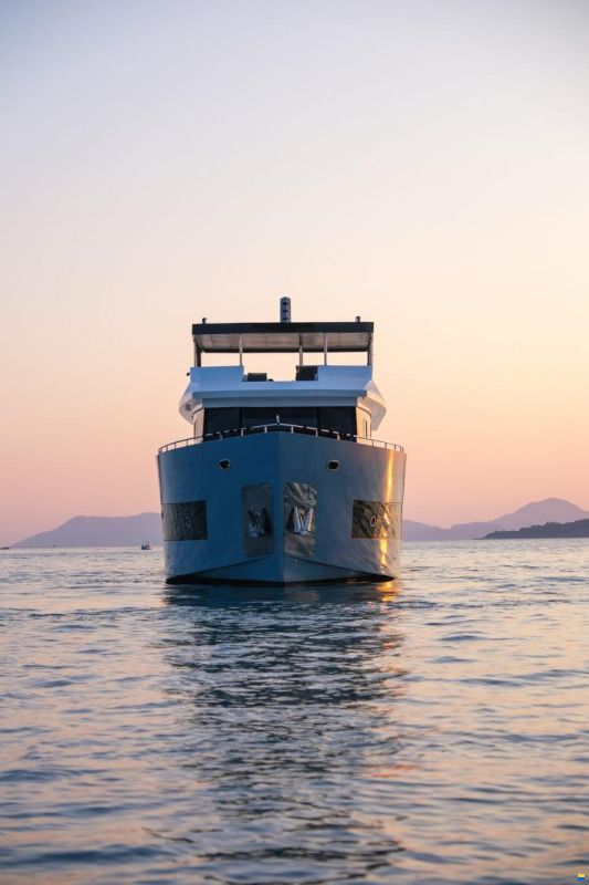 Custom Trawler 27m