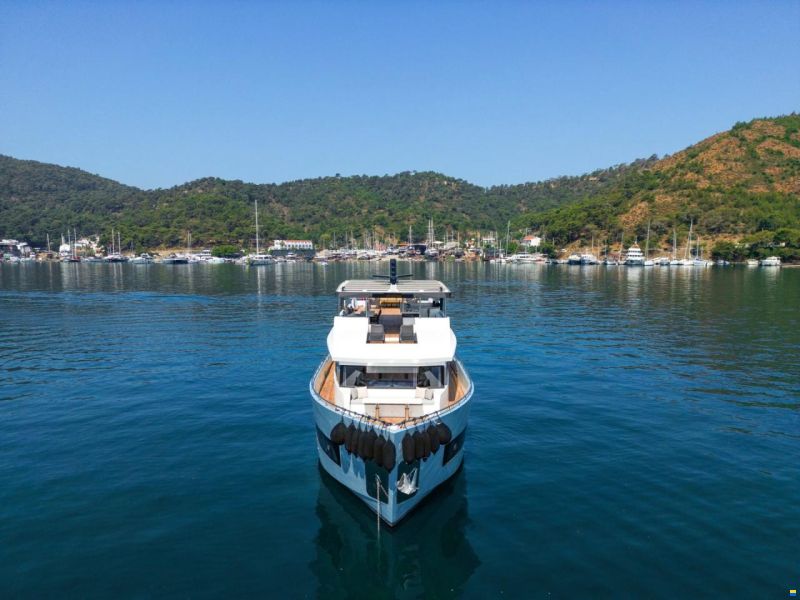 Custom Trawler 27m