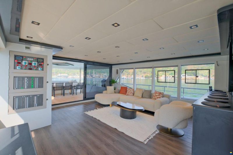 Custom Trawler 27m