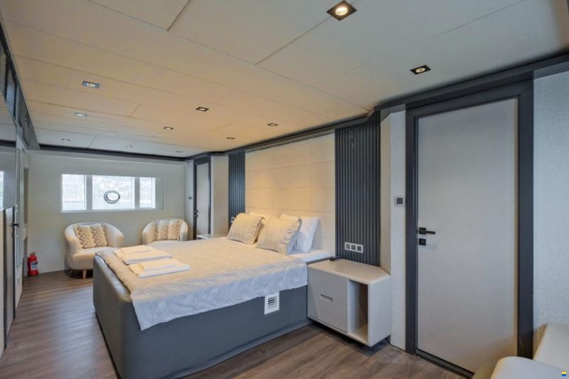 Custom Trawler 27m