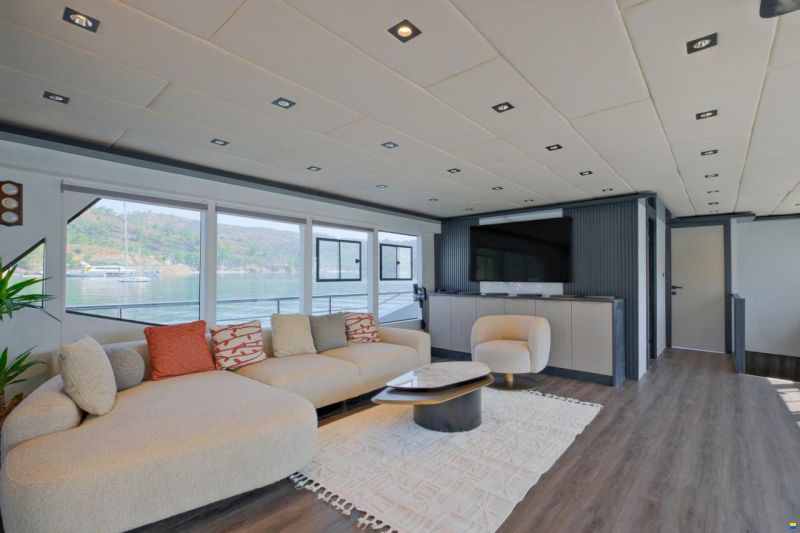 Custom Trawler 27m