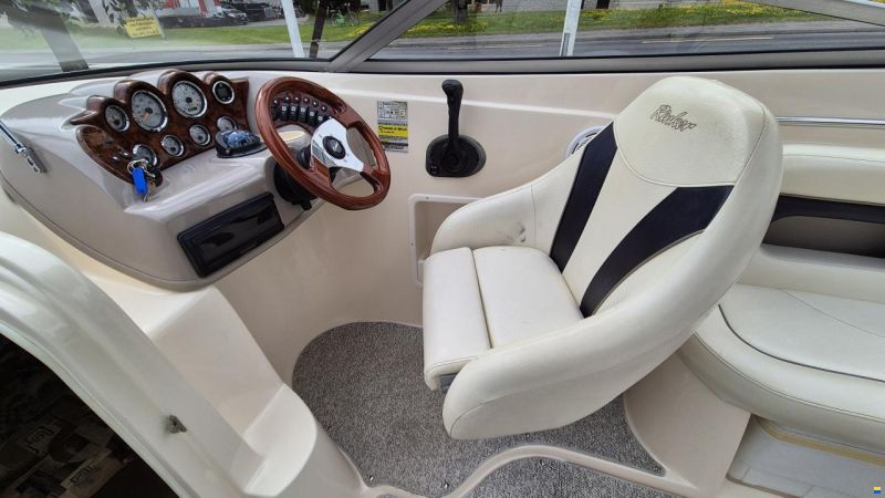 Rinker 232 Captiva Cuddy