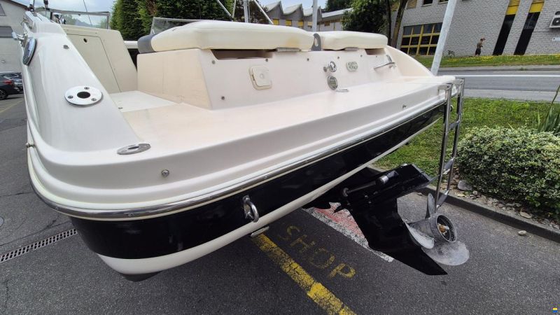 Rinker 232 Captiva Cuddy