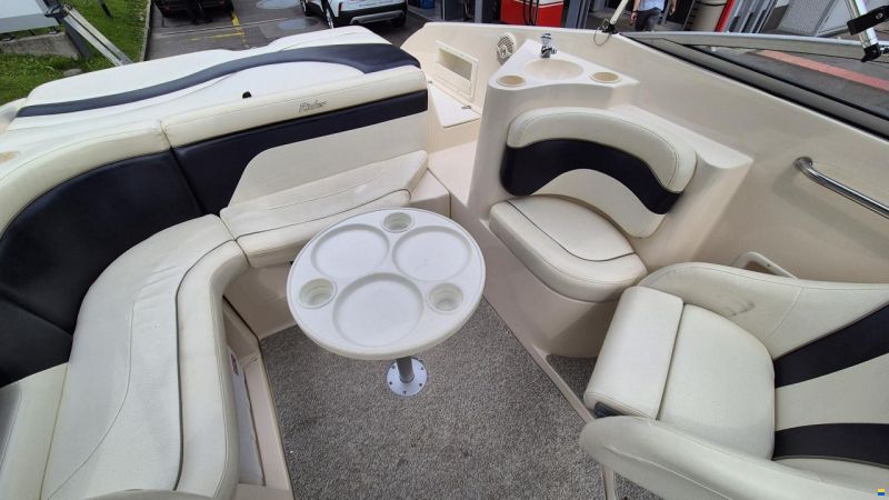 Rinker 232 Captiva Cuddy
