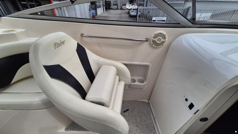 Rinker 232 Captiva Cuddy