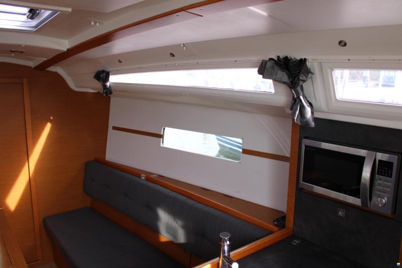 Sun Odyssey 349