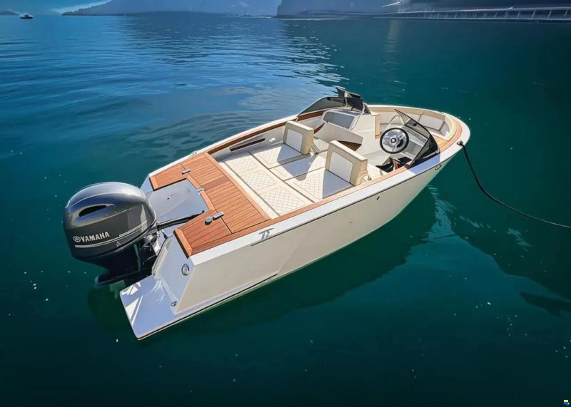 Flying Shark 5.7 Bowrider