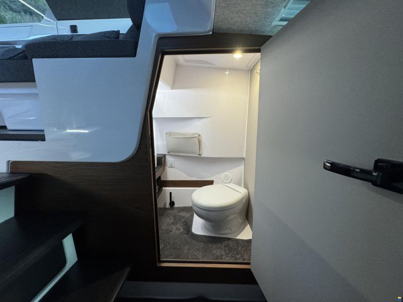 Axopar 45 XC Cross Cabin