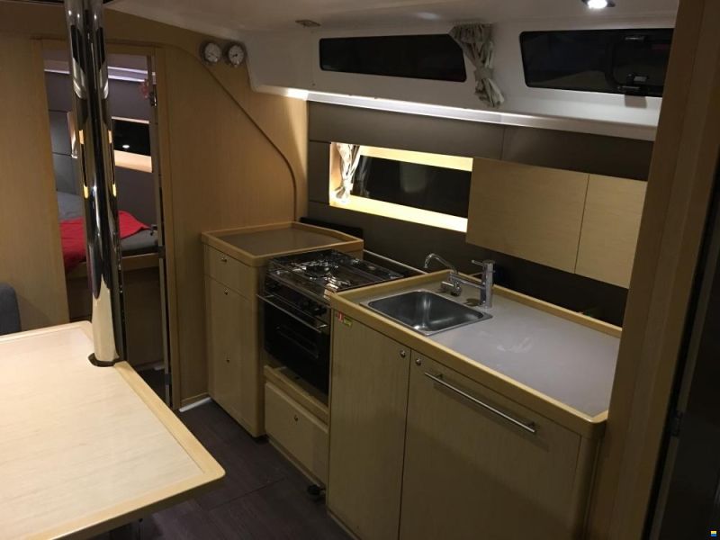 Beneteau Oceanis 38