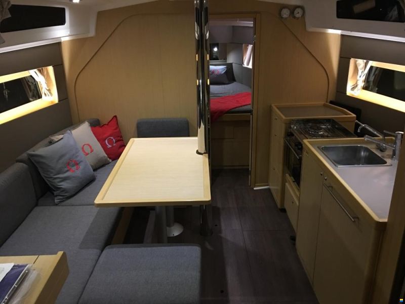 Beneteau Oceanis 38