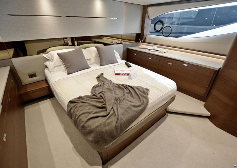 Princess YACHTS V55