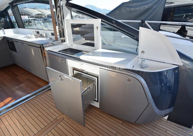 Princess YACHTS V55