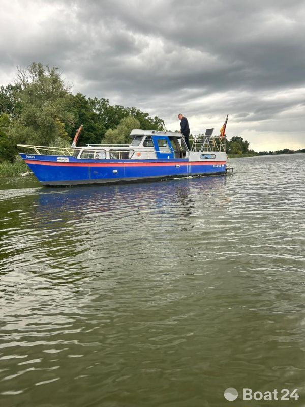 Stahlkajütboot