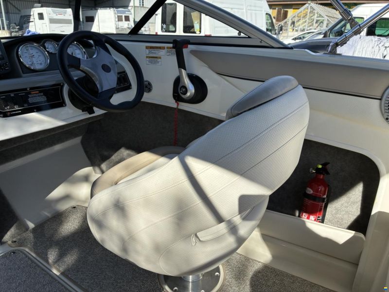 Place d'amarrage (9x3) au Port Pichette
