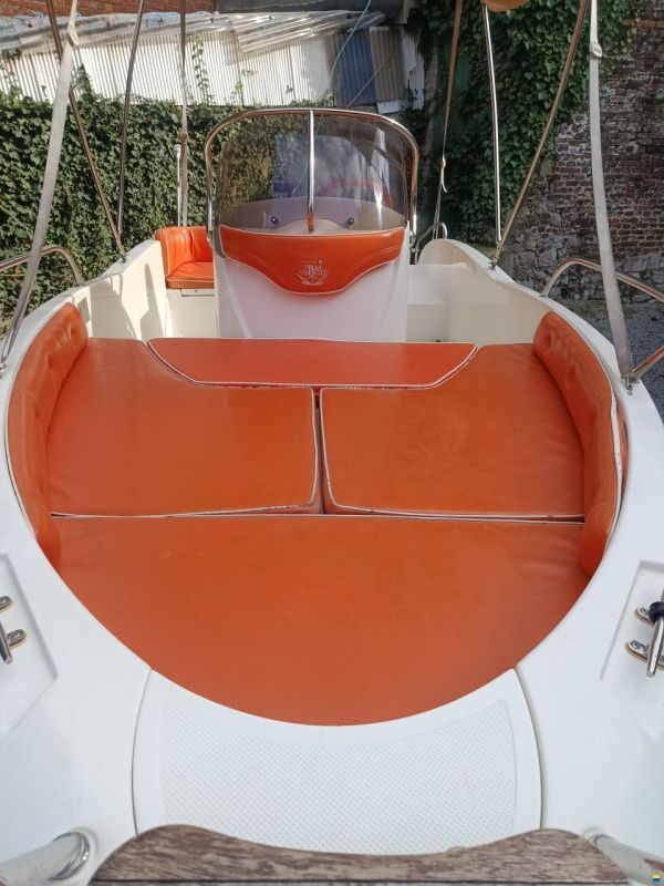 Prua al Vento Jaguar 520 hors-bord