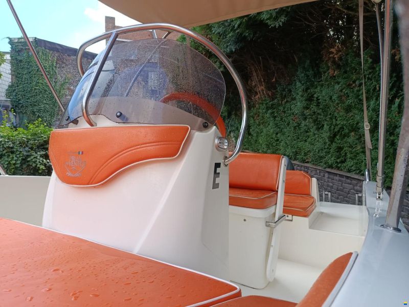 Prua al Vento Jaguar 520 hors-bord