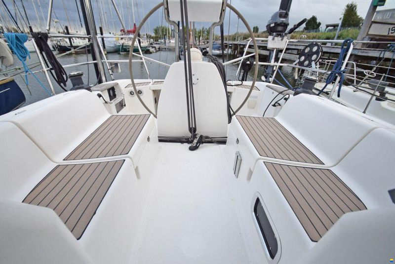 Dufour 34 Performance