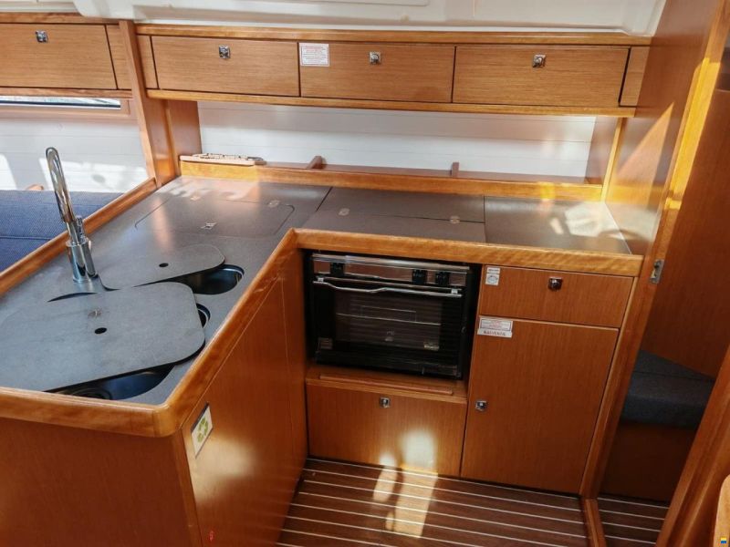 Bavaria Cruiser 37 / New Engine
