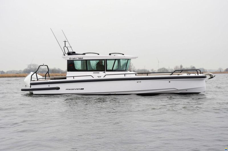 Axopar 28 Cabin