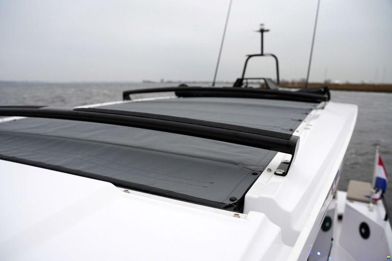 Axopar 28 Cabin