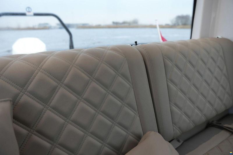 Axopar 28 Cabin
