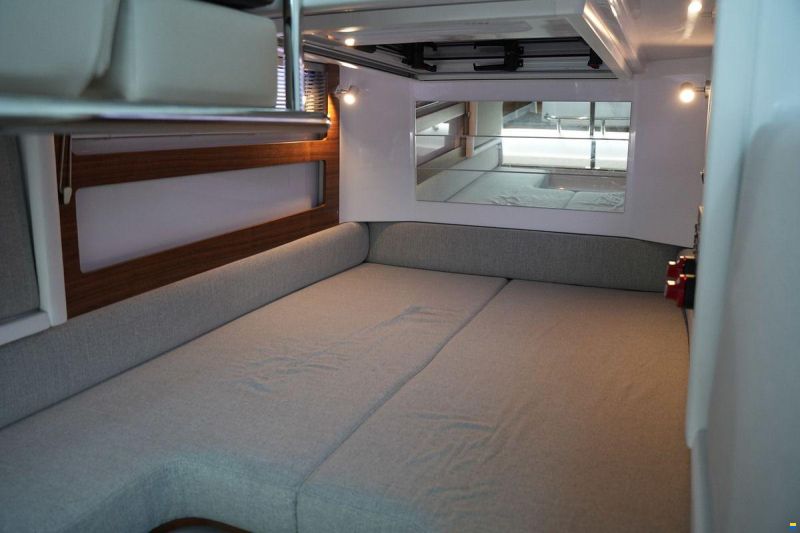 Axopar 28 Cabin
