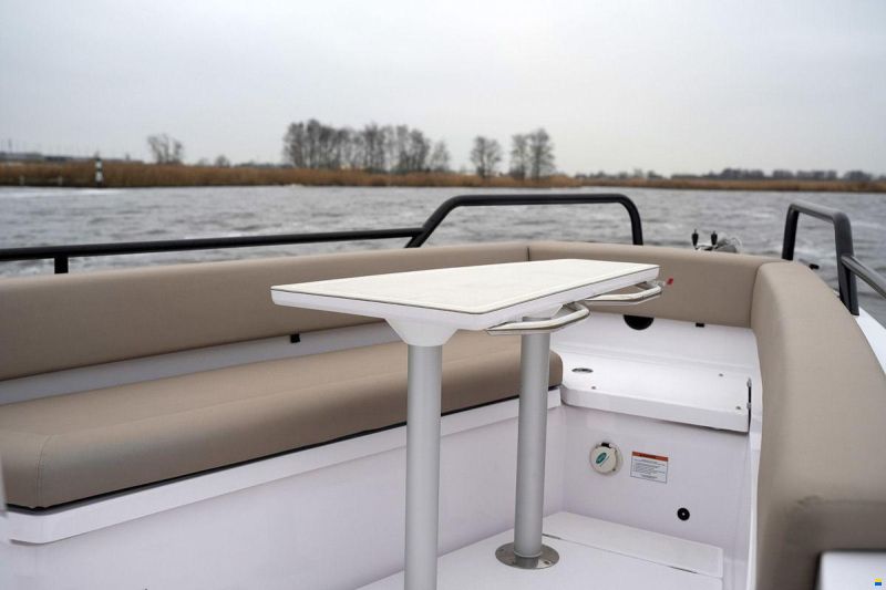 Axopar 28 Cabin