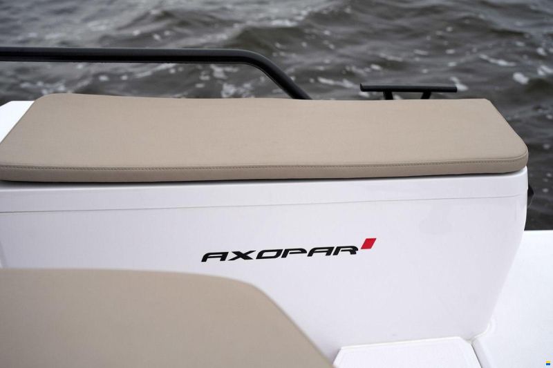 Axopar 28 Cabin