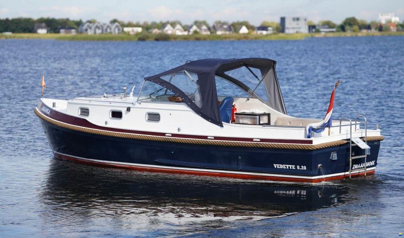 Vedette 8.20 V/OK