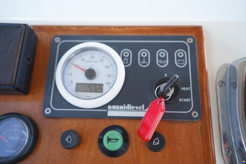Vedette 8.20 V/OK